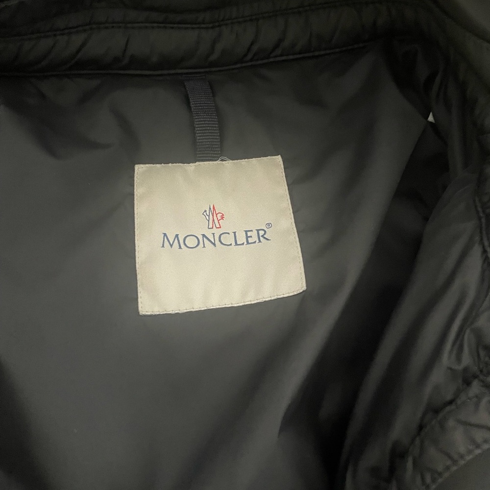Authentic Moncler jacket - Picture 2 of 12